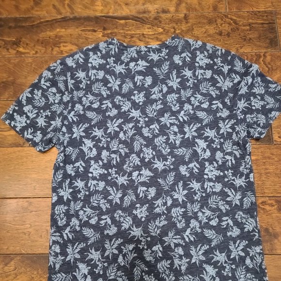 T-shirt patterned fully leaves - Picture 2 of 4